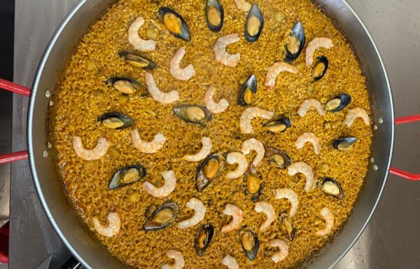 Paella marítima – Sepia, langostinos y mejillones.