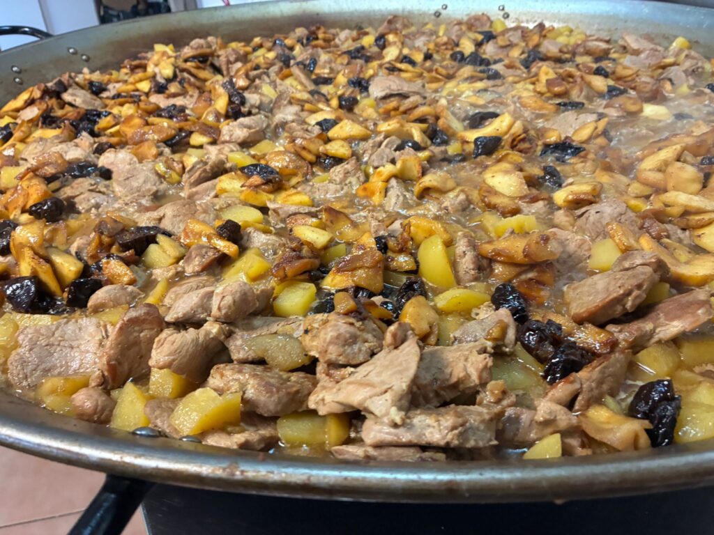 Solomillo con salsa de manzana y ciruelas